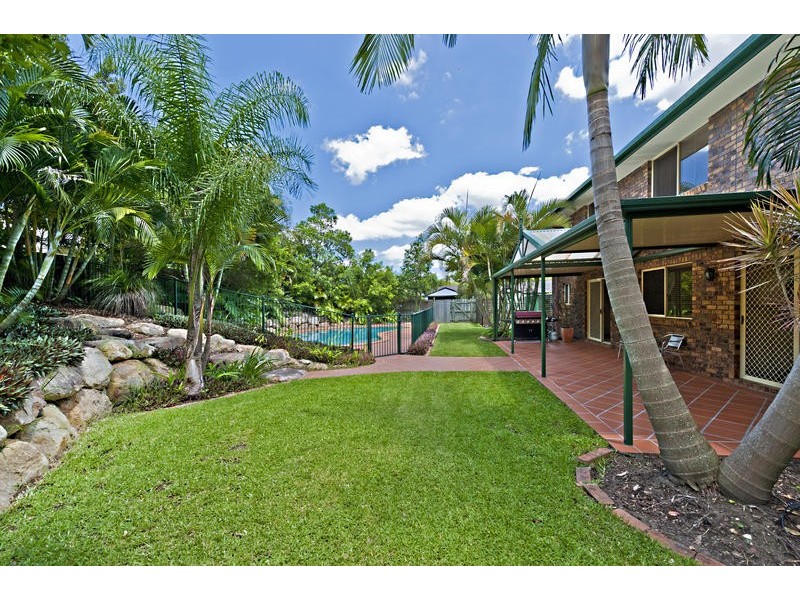 8 Gibson Cr, Bellbowrie QLD 4070
